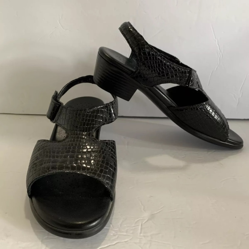 SAS black sandals shoes 7M 7 M Excellent Tripad Comfort RARE HTF Versatile